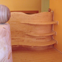 Regalborde und Sitzbank sind in der Leseecke integriert